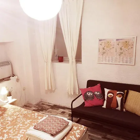 Pijama House - Bike & Bed Хостел Пловдив