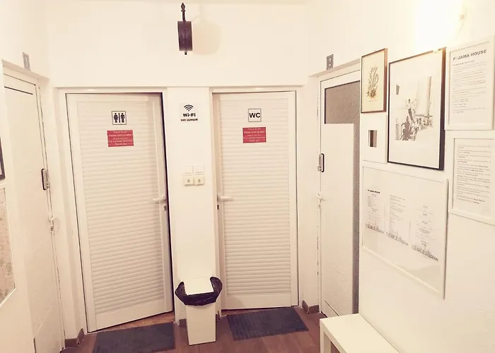 Pijama House - Bike & Bed Hostel